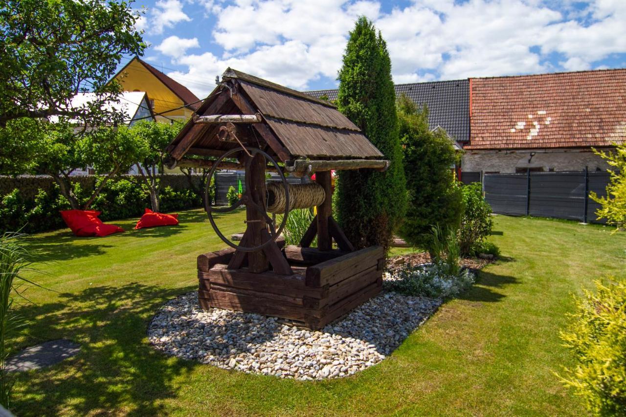 Apartmany Berries Valča Zewnętrze zdjęcie